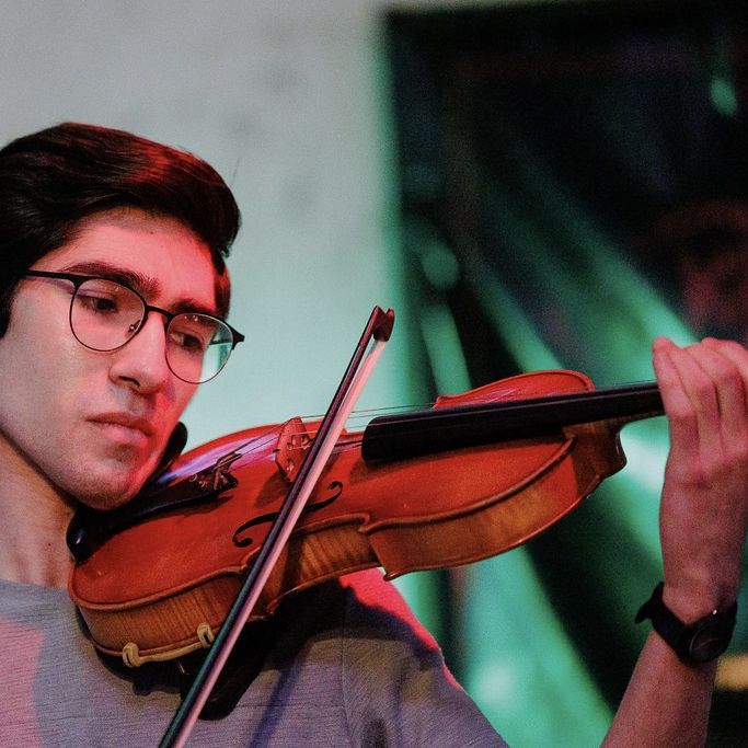 Euterpe academia de musica Niñas tocando el violìn